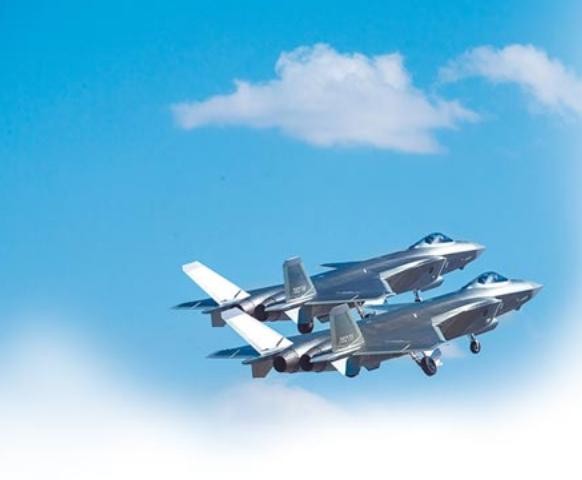 Máy bay chiến đấu J-20 Trung Quốc bay huấn luyện. Ảnh: Chinatimes/Xinhuanet.