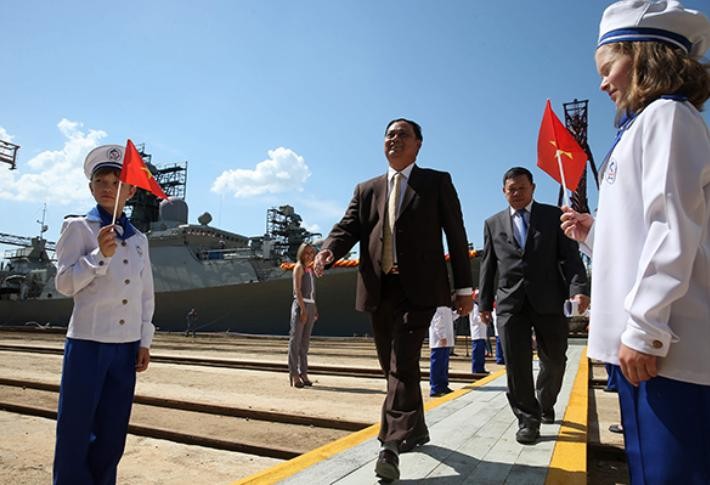 Hải quân Việt Nam nhận tàu hộ vệ  Nga. Ảnh: Xinmin.