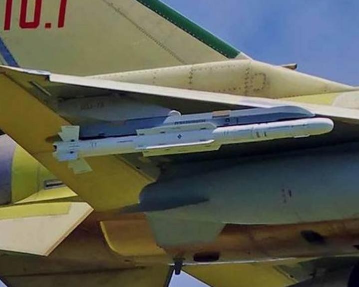 Tên lửa không đối không PL-10 lắp trên máy bay chiến đấu J-10C Trung Quốc. Ảnh: Chinatimes.