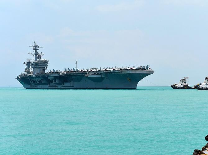 Tàu sân bay USS Theodore Roosevelt hải quân Mỹ tại căn cứ hải quân Changi, Singapore. Ảnh: U.S. Navy.