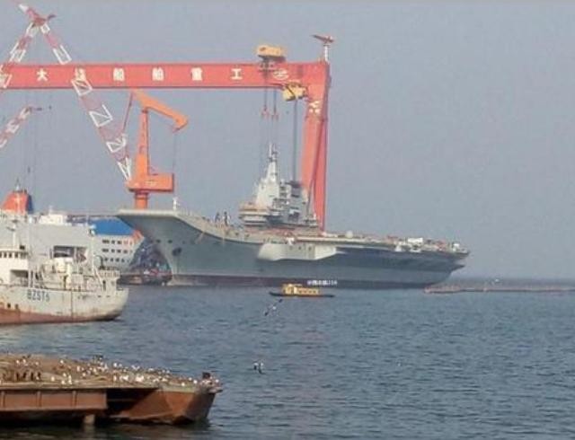 Tàu sân bay tự chế đầu tiên Type 001A của Trung Quốc, có lúc báo chí Trung Quốc gọi tàu này là Type 002. Ảnh: Sina.