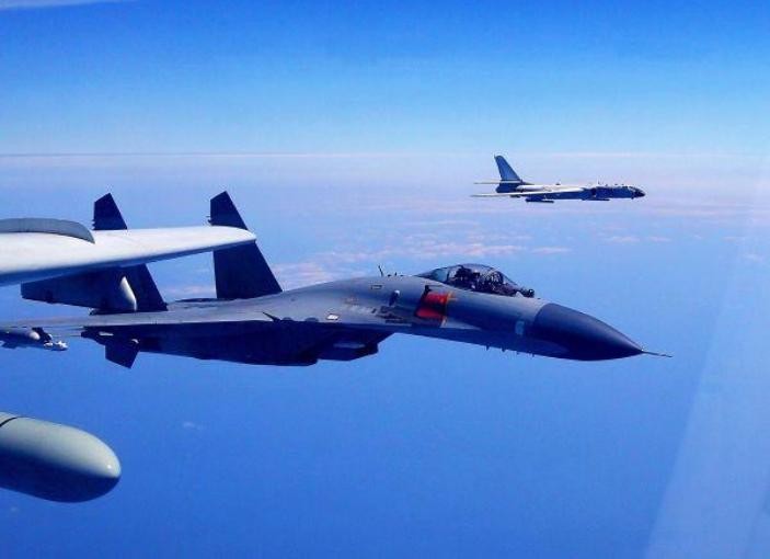 Ngày 26/4/2018, không quân Trung Quốc tiến hành tuần tra quanh Đài Loan. Ảnh: STNN.