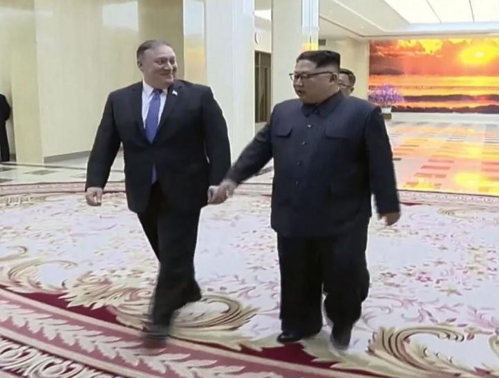 Ngoại trưởng Mỹ Mike Pompeo (trái) sẽ sớm tiến hành gặp gỡ, đối thoại với phía Triều Tiên để thúc đẩy phi hạt nhân hóa bán đảo Triều Tiên. Ảnh: ABC News. Ngoại trưởng Mỹ Mike Pompeo (trái) sẽ sớm tiến hành gặp gỡ, đối thoại với phía Triều Tiên để thúc đẩy phi hạt nhân hóa bán đảo Triều Tiên. Ảnh: ABC News.