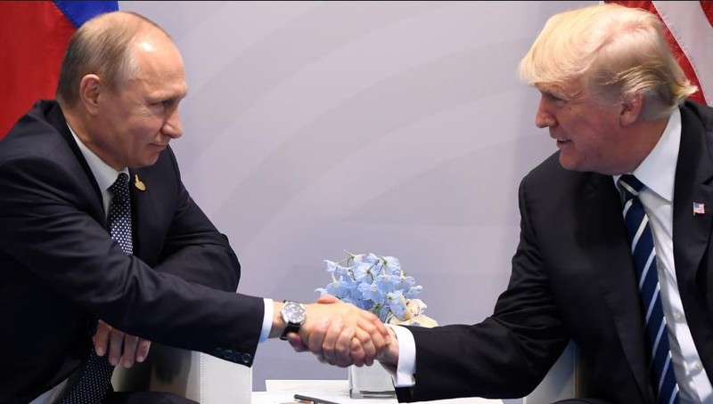 Tổng thống Nga Vladimir Putin và Tổng thống Mỹ Donald Trump sẽ có một "bữa tiệc tình yêu"?