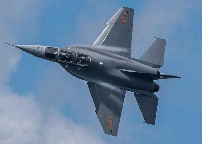 Máy bay huấn luyện cao cấp JL-10 hay còn gọi là L-15 của Trung Quốc. Ảnh: Sohu.