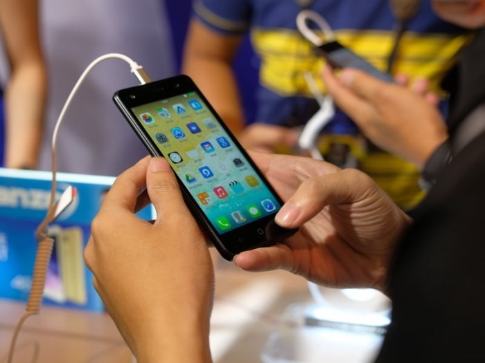 Asanzo ra hai smartphone mới, kỳ vọng kiếm được 2.400 tỷ năm 2018 - Ảnh 2