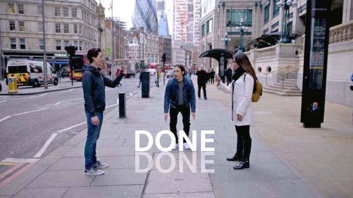 OnePlus tung quảng cáo đập điện thoại cực sốc, 'đá đểu' hàng loạt smartphone cao cấp - Ảnh 1