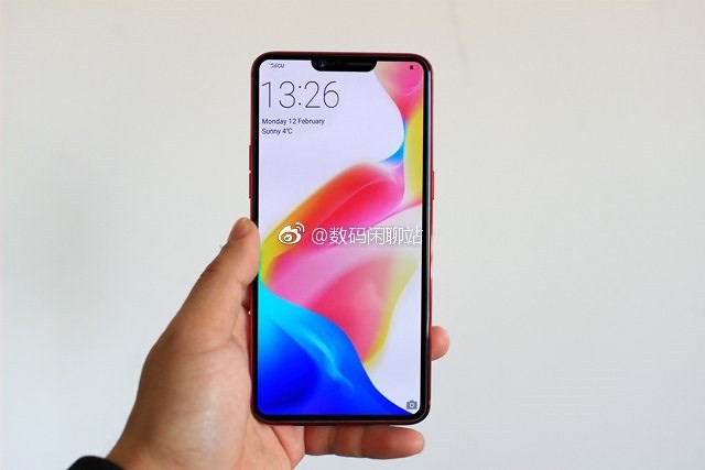 Xuất hiện hình ảnh OPPO R15 có màn hình 'tai thỏ' giống iPhone X - Ảnh 1