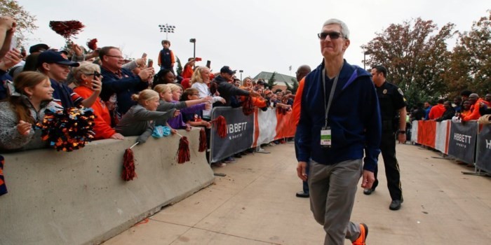 CEO Tim Cook tham vọng tiền mặt sẽ biến mất trong tương lai nhờ Apple Pay - Ảnh 1