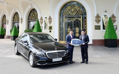 Khách sạn trăm tuổi tại TP Hồ Chí Minh sử dụng Mercedes E-Class cho chuyên chở - Ảnh 1