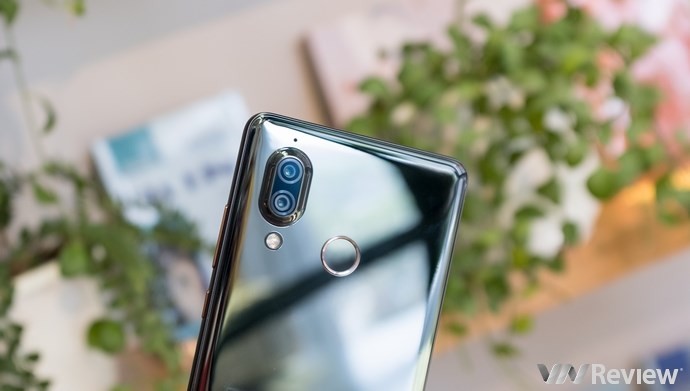 Cận cảnh Sharp Aquos S3 đầu tiên tại Việt Nam: màn tai thỏ 6 inch, Snapdragon 630, giá dự kiến 11 triệu đồng - Ảnh 11