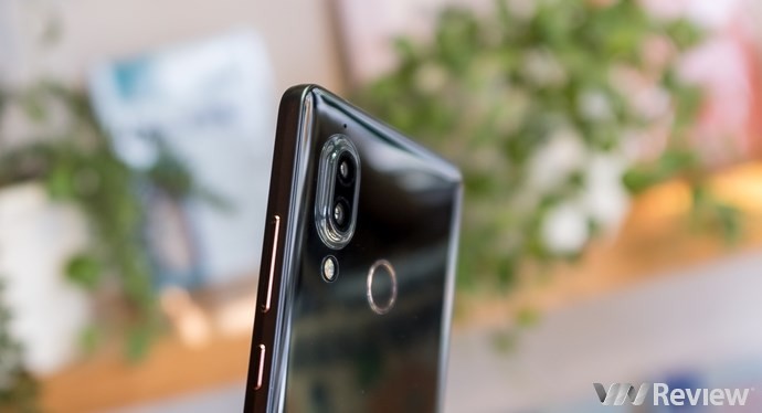 Cận cảnh Sharp Aquos S3 đầu tiên tại Việt Nam: màn tai thỏ 6 inch, Snapdragon 630, giá dự kiến 11 triệu đồng - Ảnh 13