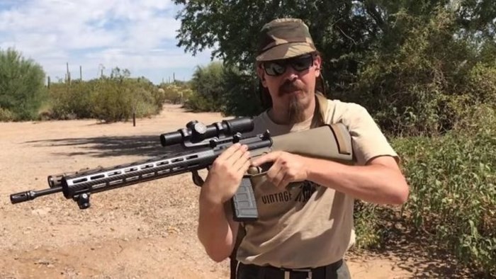 Bị YouTube xua đuổi, chủ các kênh về súng chuyển sang đăng trên... PornHub - Ảnh 1