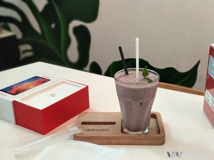 Cận cảnh Sharp Aquos S3 đầu tiên tại Việt Nam: màn tai thỏ 6 inch, Snapdragon 630, giá dự kiến 11 triệu đồng - Ảnh 20