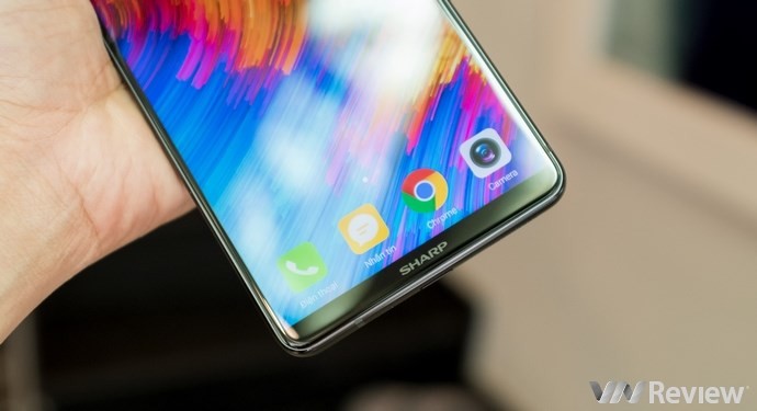 Cận cảnh Sharp Aquos S3 đầu tiên tại Việt Nam: màn tai thỏ 6 inch, Snapdragon 630, giá dự kiến 11 triệu đồng - Ảnh 6