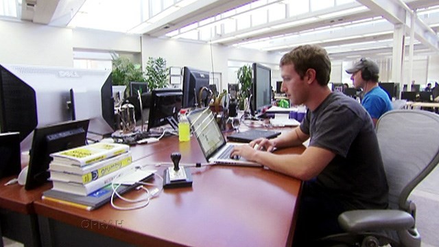 Bàn làm việc của các doanh nhân thành đạt có gì? - Ảnh 4