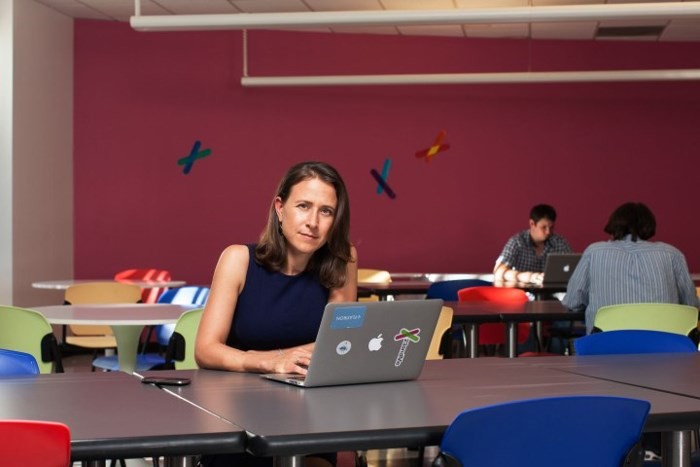 Bàn làm việc của các doanh nhân thành đạt có gì? - Ảnh 5