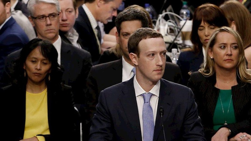 Tổng kết 10 năm 'lên voi xuống chó' của Mark Zuckerberg
