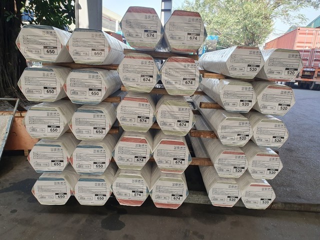 Ống thép Hòa Phát được đóng gói xuất khẩu sang Nhật Bản