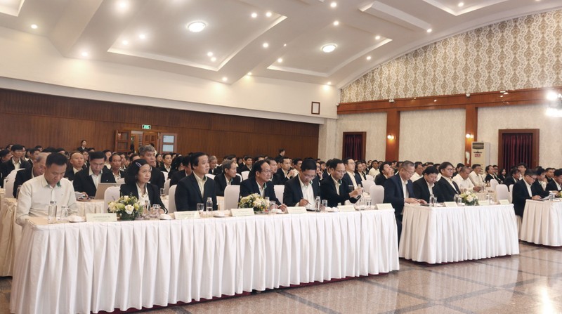 Ban Lãnh đạo và CBNV tham dự hội nghị