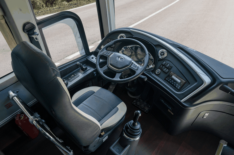 Hình 3. Khoang lái rộng rãi,tiện ích, hiện đại-min.png