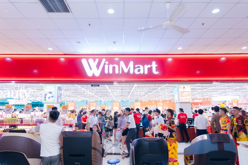 WinMart thu hút đông đảo khách hàng với chương trình giảm giá hàng thiết yếu dịp khai trương.jpg