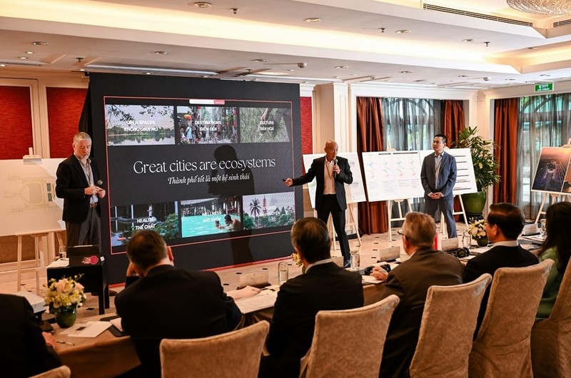 Các phiên trình bày diễn ra trong không khí chuyên nghiệp và cởi mở, sôi nổi nhằm tìm ra phương án thiết kế xứng tầm với quy mô của CHKQT Gia Bình.