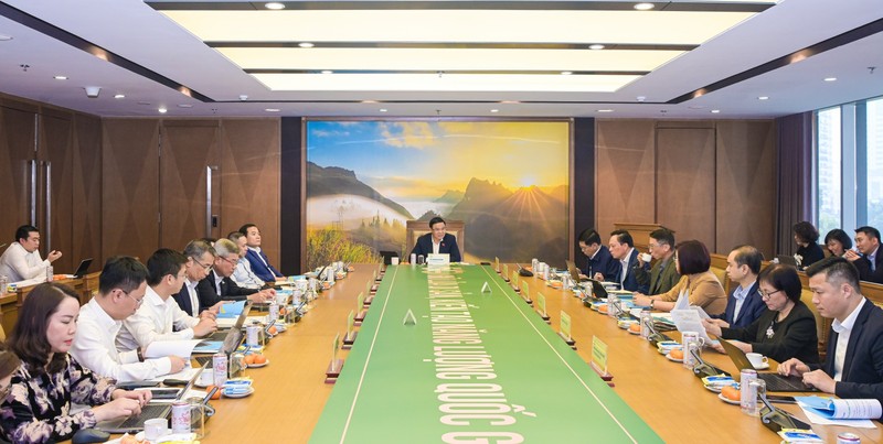 Chủ tịch HĐTV Petrovietnam Lê Mạnh Hùng chủ trì buổi làm việc