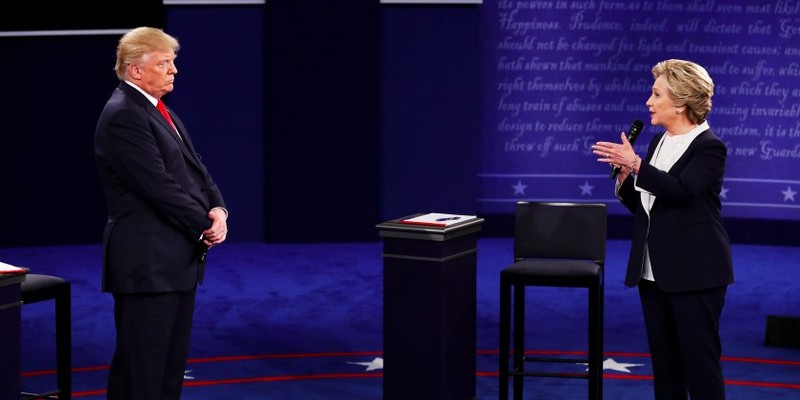 Ông Trump và bà Hillary trong cuộc quyết đấu trực tiếp lần hai