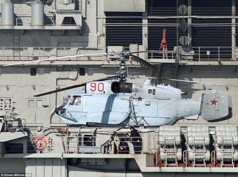 Trực thăng Kamov KA-27 trên boong tàu Kuznetsov