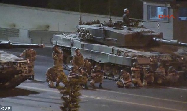 Cuộc đảo chính hụt ở Thổ Nhĩ Kỳ đã khiến ông Erdogan nghi ngờ Mỹ và NATO