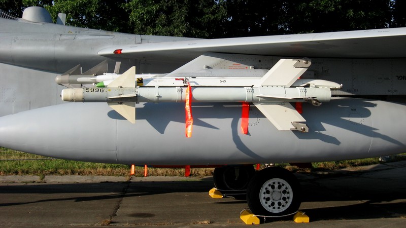 Tên lửa Python lắp trên chiến đấu cơ