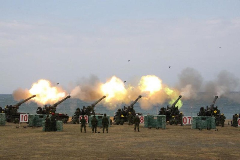 Pháo binh Đài Loan tập trận chống đổ bộ