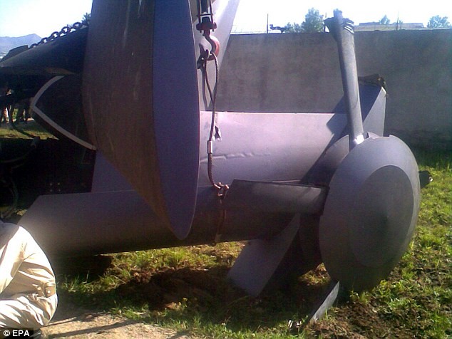 Phần sót lại của chiếc trực thăng siêu bí mật mà đội đặc nhiệm tiêu diệt trùm khủng bố Bin Laden để lại sau khi phá hủy máy bay bị hỏng