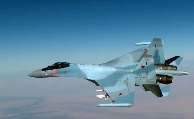 Tiêm kích Su-35S xuất kích chiến đấu ở Syria (Bộ Quốc phòng Nga/Tass) Tiêm kích Su-35S xuất kích chiến đấu ở Syria (Bộ Quốc phòng Nga/Tass)