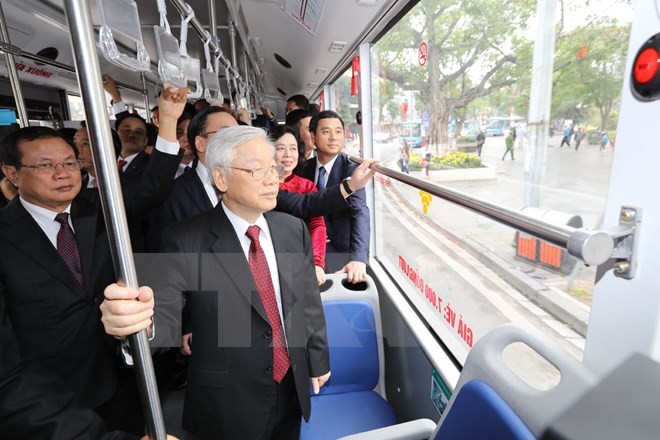 Tổng Bí thư đi xe buýt, bách bộ quanh hồ Gươm sáng mùng Một Tết ảnh 10