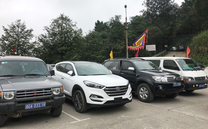 Xe công đi lễ ở Nghệ An