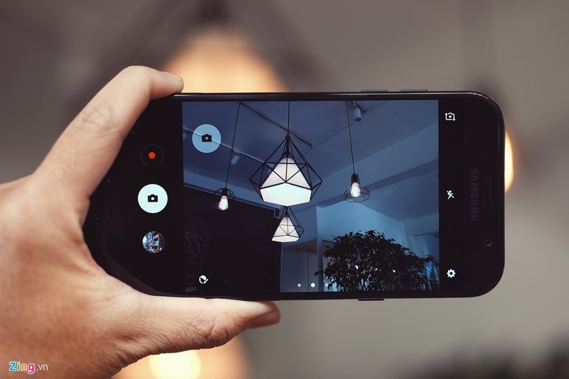 Samsung Galaxy A7: Bom tấn giá mềm ảnh 3 Samsung Galaxy A7: Bom tấn giá mềm ảnh 3