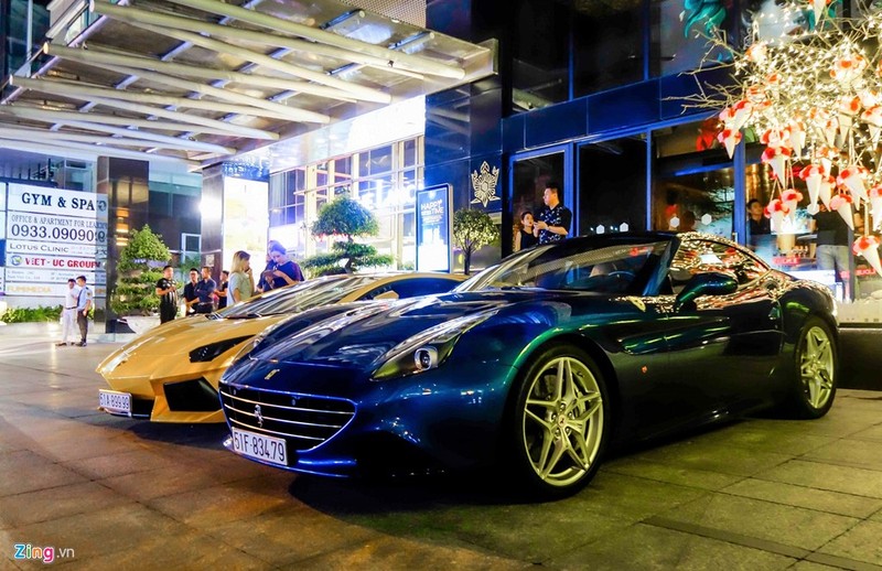 Lamborghini Aventador đọ dáng cùng Ferrari California T. Lamborghini Aventador đọ dáng cùng Ferrari California T.