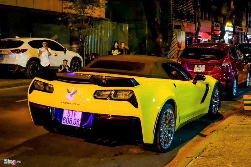 Siêu xe Chevrolet Corvette Z06 Roadster sử dụng động cơ V8, dung tích 6.2 lít, công suất 650 mã lực, mô-men xoắn 881 Nm, hộp số 8 tốc độ.Đây là phiên bản hiệu suất cao của dòng xe cơ bắp nổi tiếng nước Mỹ. Siêu xe Chevrolet Corvette Z06 Roadster sử dụng động cơ V8, dung tích 6.2 lít, công suất 650 mã lực, mô-men xoắn 881 Nm, hộp số 8 tốc độ.Đây là phiên bản hiệu suất cao của dòng xe cơ bắp nổi tiếng nước Mỹ.