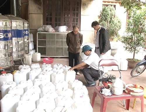 Cảnh báo ngộ độc Methanol đặc biệt nguy hiểm đến tính mạng ảnh 4 Hà Nội thu giữ hơn 1.000 lít rượu không rõ nguồn gốc, xuất xứ