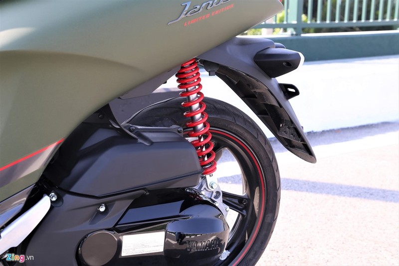 Phuộc sau sơn màu đỏ mạnh mẽ hơn so với bản thường. Xe vẫn sử dụng động cơBlue Core, một xy-lanh, dung tích 125 cc, làm mát bằng không khí, phun xăng điện tử, công suất 9,5 mã lực, mô-men xoắn cực đại 9,6 Nm. Hộp số vô cấp CVT.