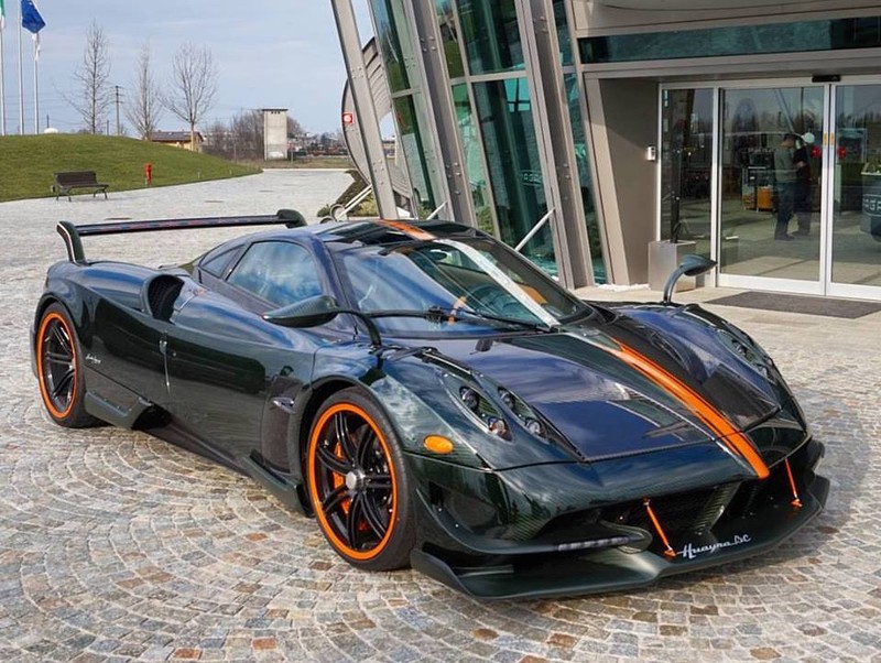 Siêu xe Huayra BC màu độc xuất xưởng