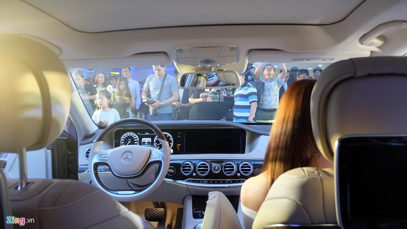 Khác biệt đáng lưu ý nhất trên Mercedes-Maybach S400 là không gian nội thất với những trang thiết bị cao cấp.