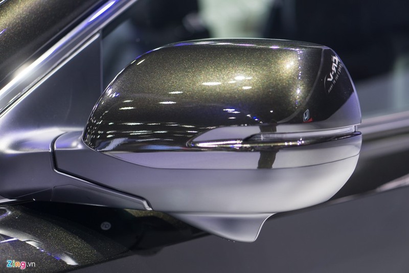 Gương chiếu hậu chỉnh điện, tích hợp đèn báo rẽ.