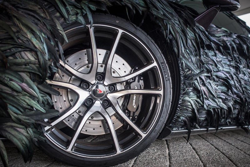 McLaren 570GT ra mắt cách đây khoảng một năm, trang bị động cơ V8 3.8L, tăng áp kép, công suất 562 mã lực tại 7.500 vòng/phút và mô-men xoắn cực đại 600 Nm, có thể đạt vận tốc tối đa 328 km/h.