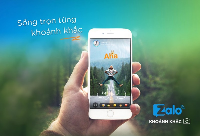 Chia sẻ khoảnh khắc và biến mất sau 24 giờ:Một trong những cập nhật gần nhất và đáng chú ý nhất của Zalo chính là tính năng Khoảnh khắc. Đây là hình thức chia sẻ ảnh, video có chèn hiệu ứng và sẽ tự động biến mất sau 24 giờ.Những gì bạn chia sẻ trên Khoảnh khắc sẽ không nằm trong thanh nhật ký, không hiển thị trạng thái thích, bình luận hay thái độ với người xem và người xem cũng không thể lưu lại nội dung của bạn.Nhờ thế, tính năng này cho phép người dùng thoải mái chia sẻ hàng loạt những hoạt động trong ngày mà không hề “spam” đến những người xung quanh.