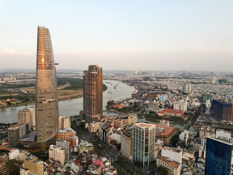 Bitexco hiện lên vô cùng ấn tượng trong chiều hoàng hôn, qua lăng kính Galaxy A 2017 - Ảnh: Phạm An Dương