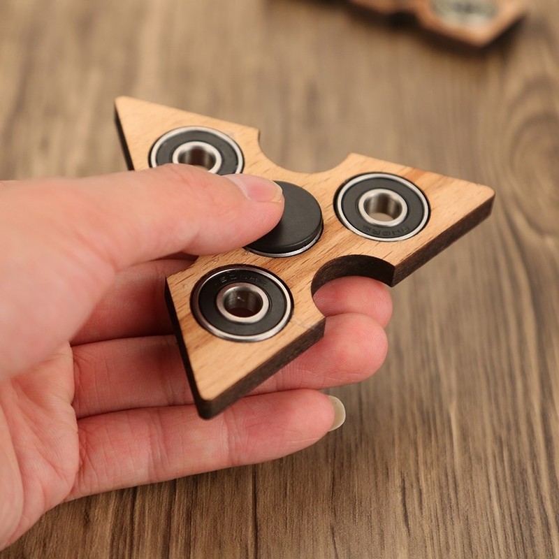 Fidget Spinner là gì? Cách chơi fidget spinner từ dễ đến khó ảnh 2 Fidget Spinner là gì? Cách chơi fidget spinner từ dễ đến khó ảnh 2