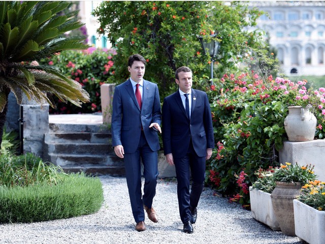 Những hình ảnh “đốn tim” dân mạng của hai vị nguyên thủ tại Hội nghị G7 ảnh 2